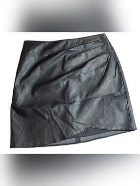 Ambercrombie & Fitch Faux Leather Side Pleaded Mini Skirt XS NWT "READ"
